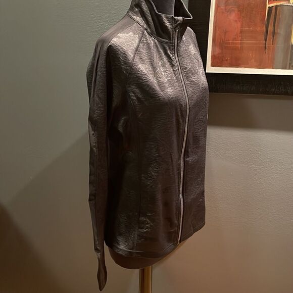 MINQ black camo textured mesh shoulder/sleeve stripe zip-up jacket. NWT. Large. - Picture 2 of 8